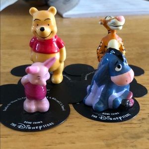 Small Winnie the Pooh figures. No chips.